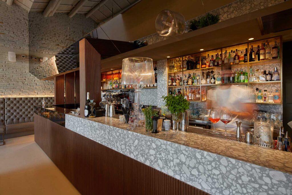 Lounge Bar Frigomeccanica: arredi dal design industriale tra materia e ...