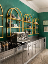 Dettaglio arredo bar modello Slack